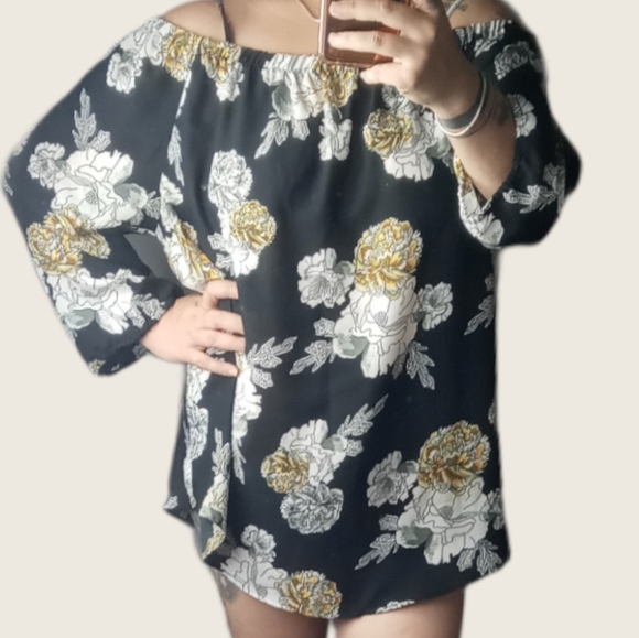 Indulge Floral off shoulder Blouse - Picture 4 of 13